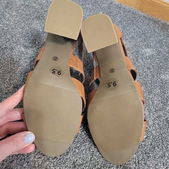 NWT Brown/Cognac Sandals - Picture 5 of 6